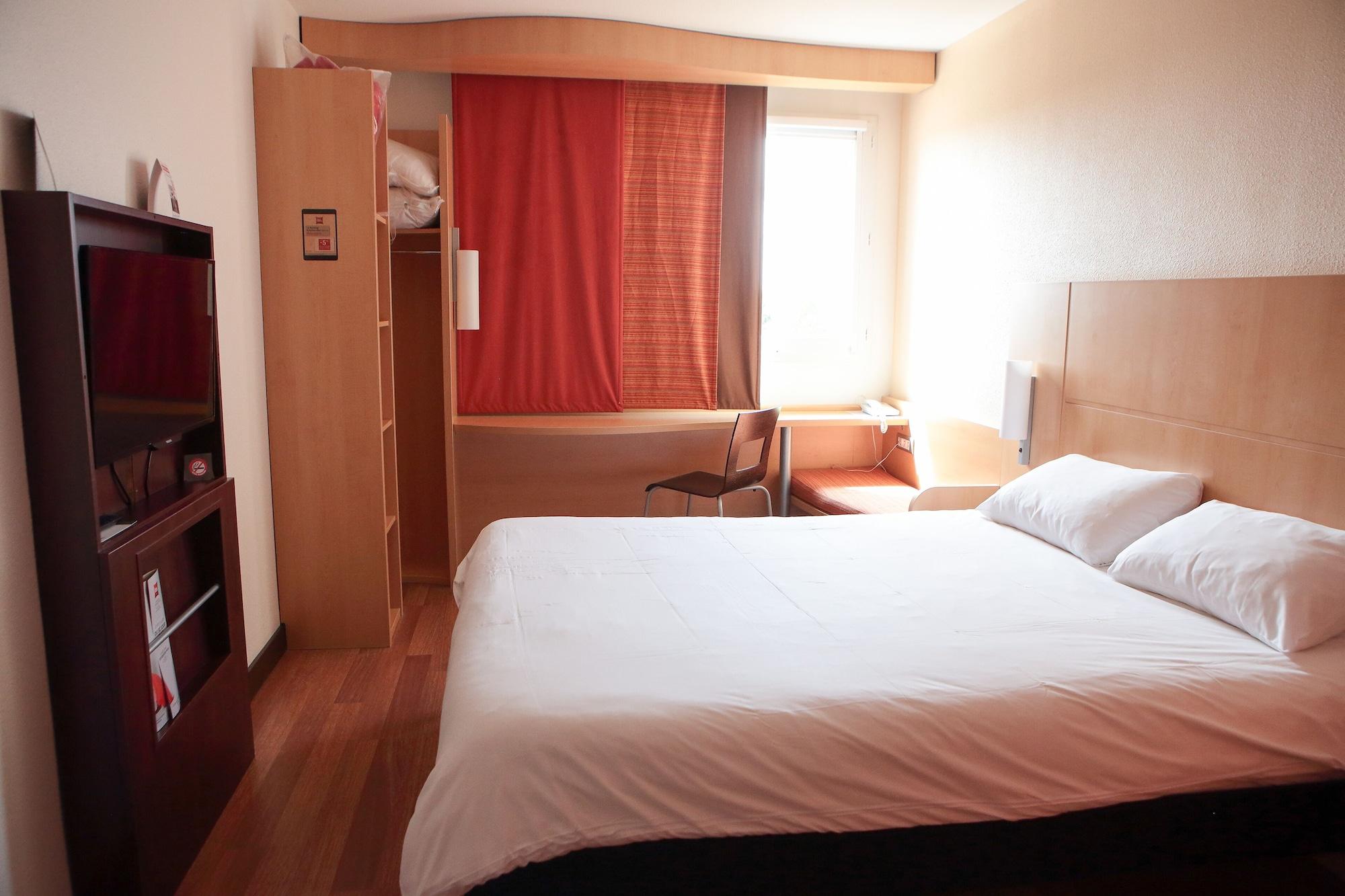 Ibis Albert Pays De Somme Exterior photo
