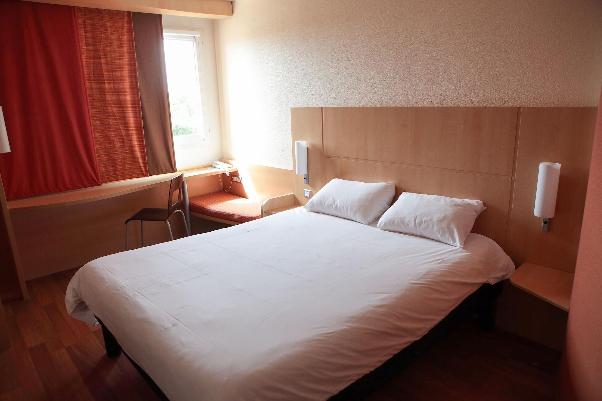 Ibis Albert Pays De Somme Exterior photo