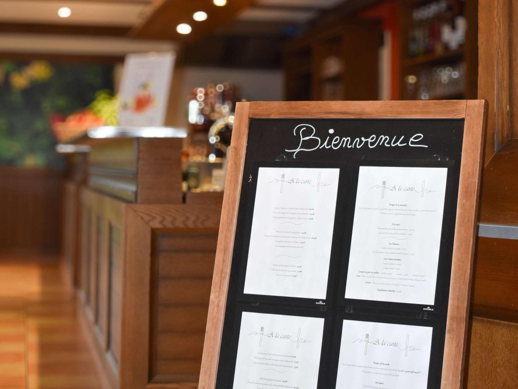 Ibis Albert Pays De Somme Exterior photo