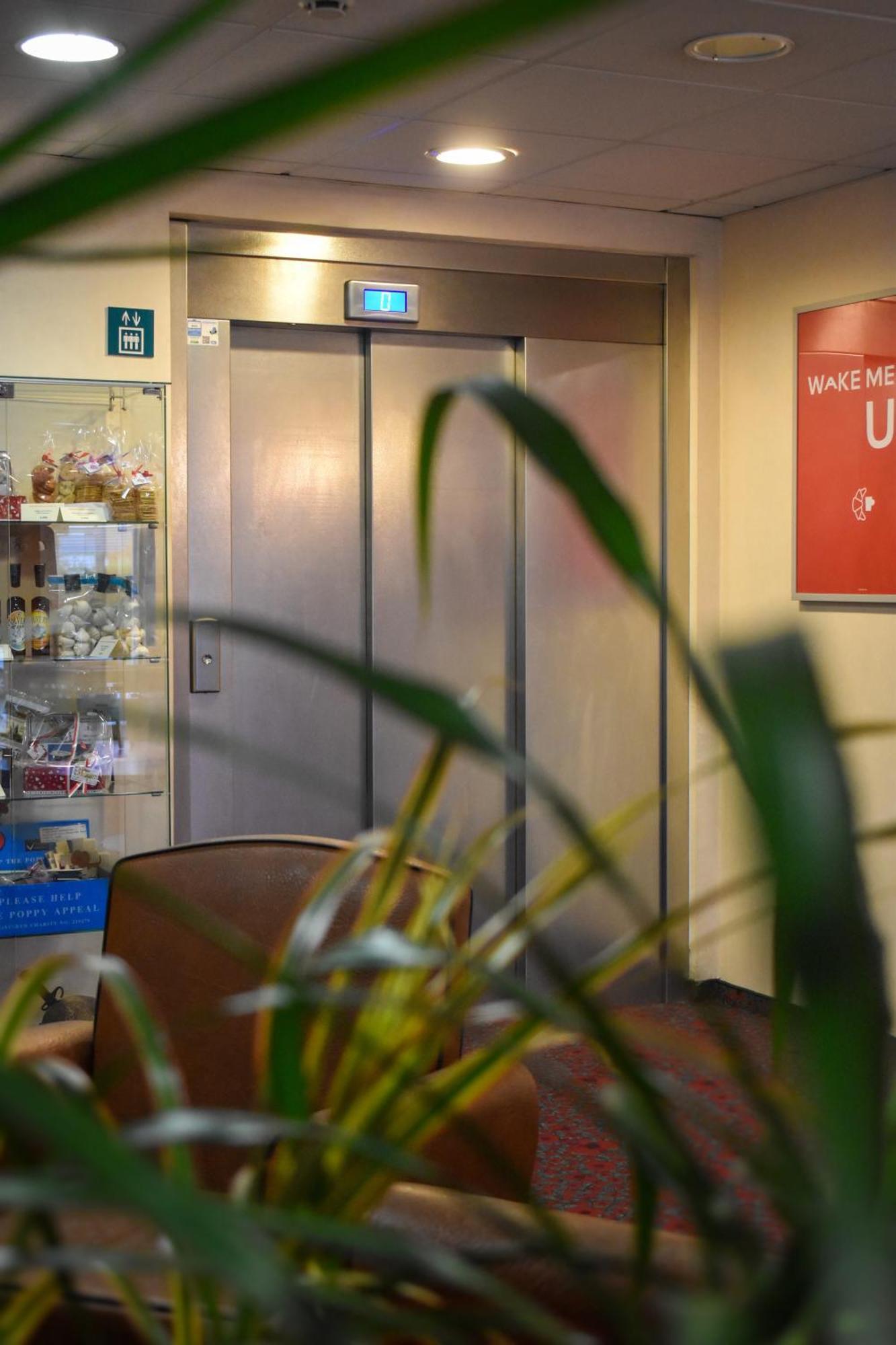 Ibis Albert Pays De Somme Exterior photo