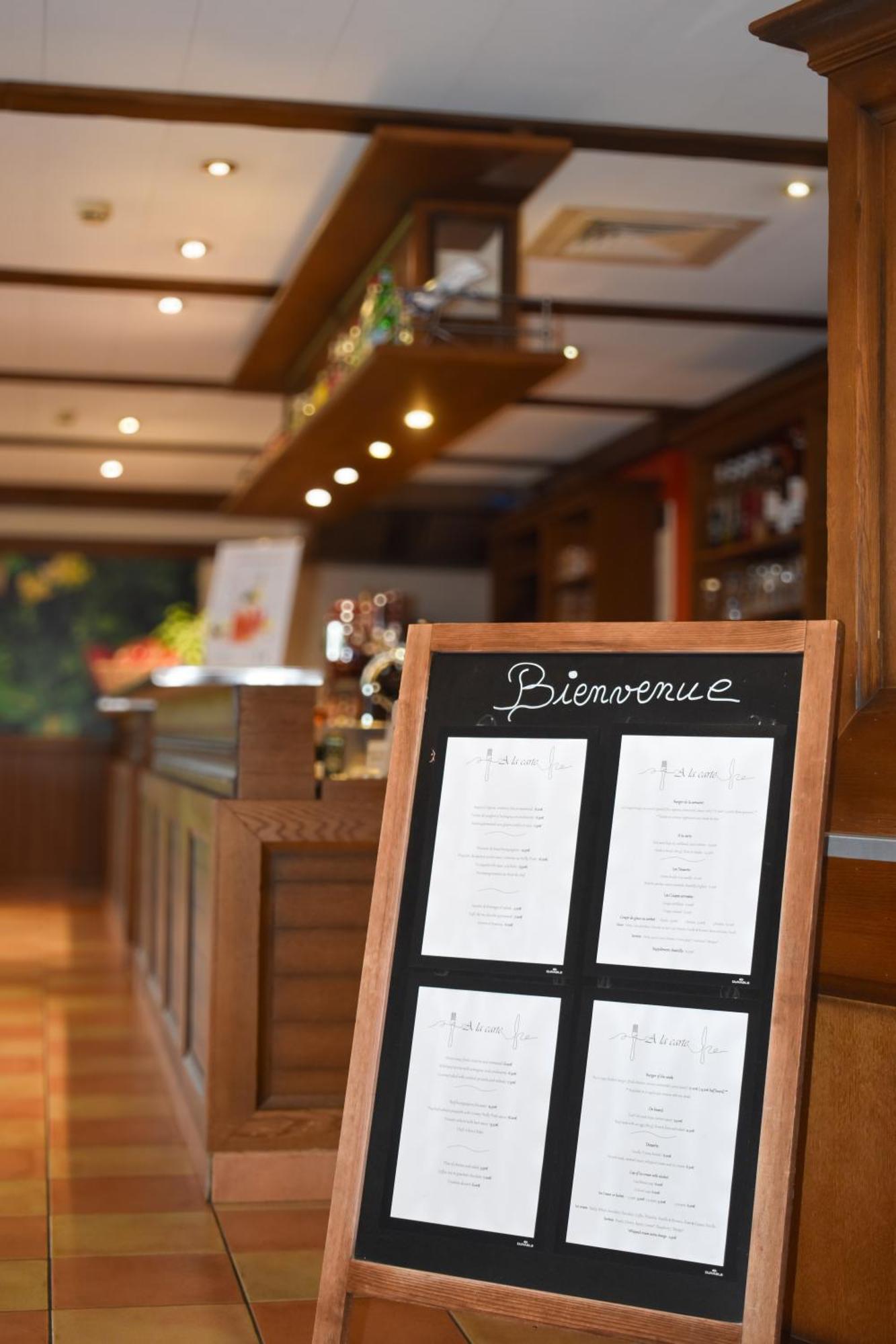 Ibis Albert Pays De Somme Exterior photo