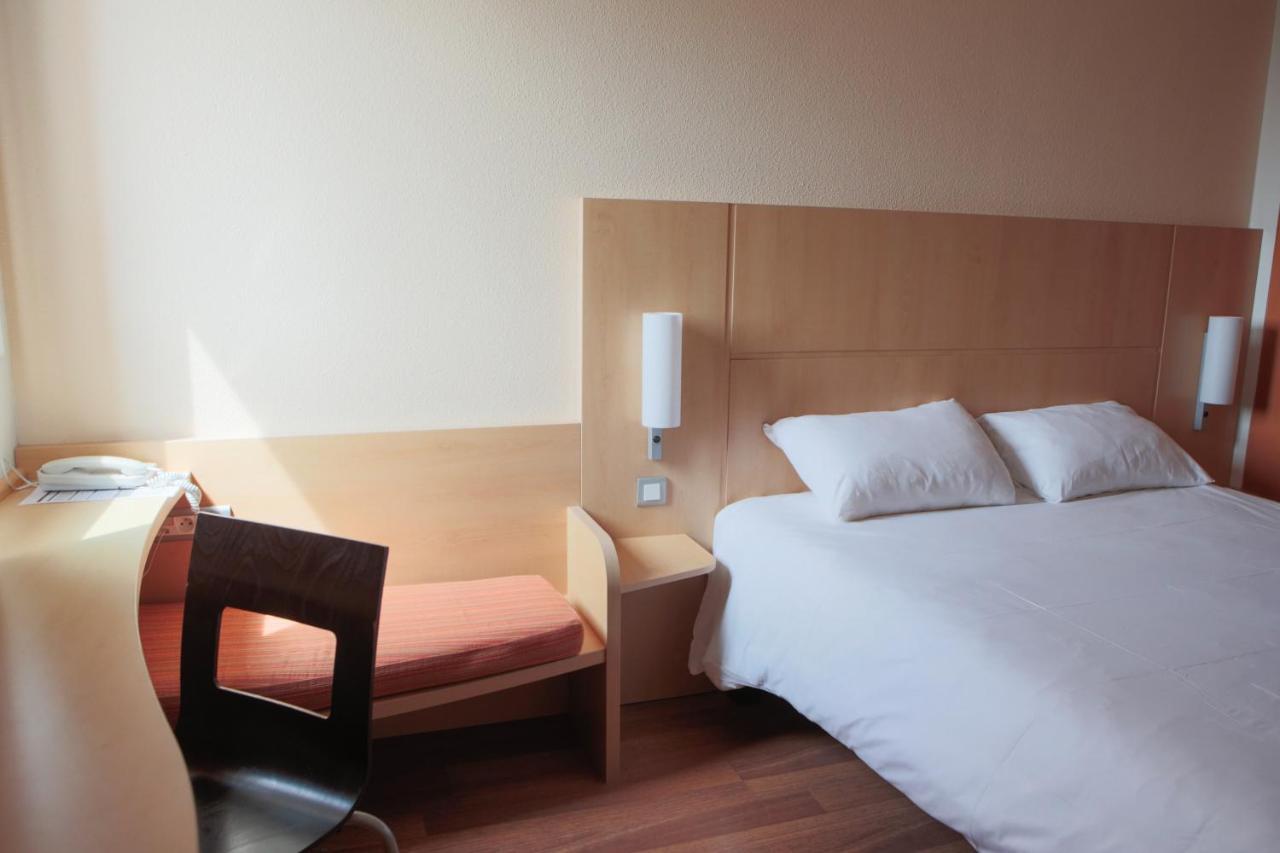 Ibis Albert Pays De Somme Exterior photo