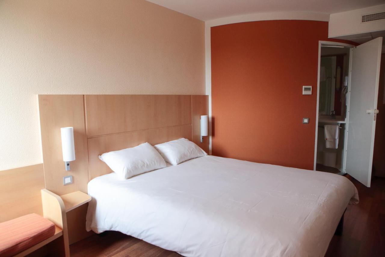 Ibis Albert Pays De Somme Exterior photo
